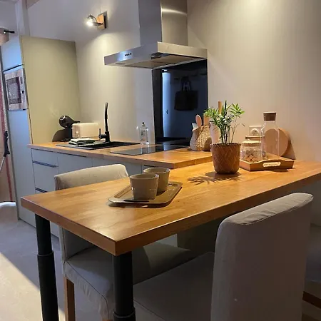 Petite Maison Au Centre De *